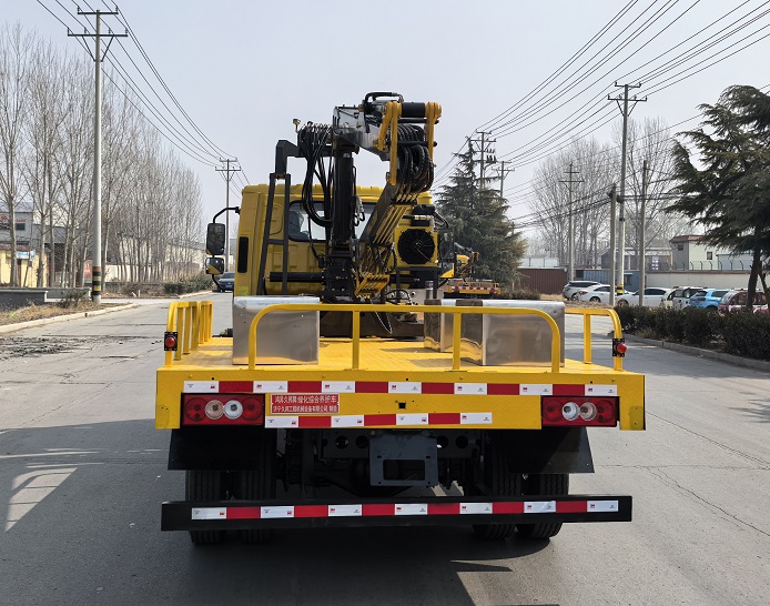 鴻昇久邦牌JBP5040TYHBJ6綠化綜合養(yǎng)護(hù)車公告圖片