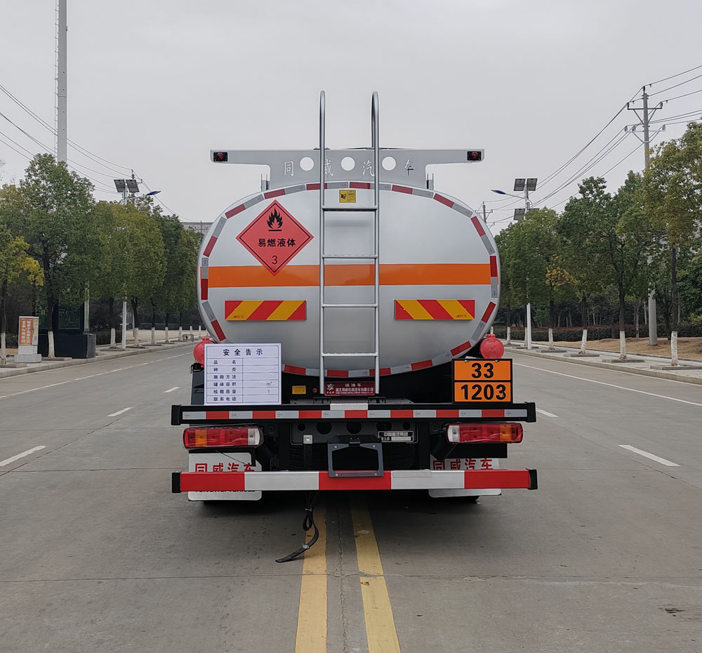 專威牌HTW5180GYYZQ6運(yùn)油車公告圖片