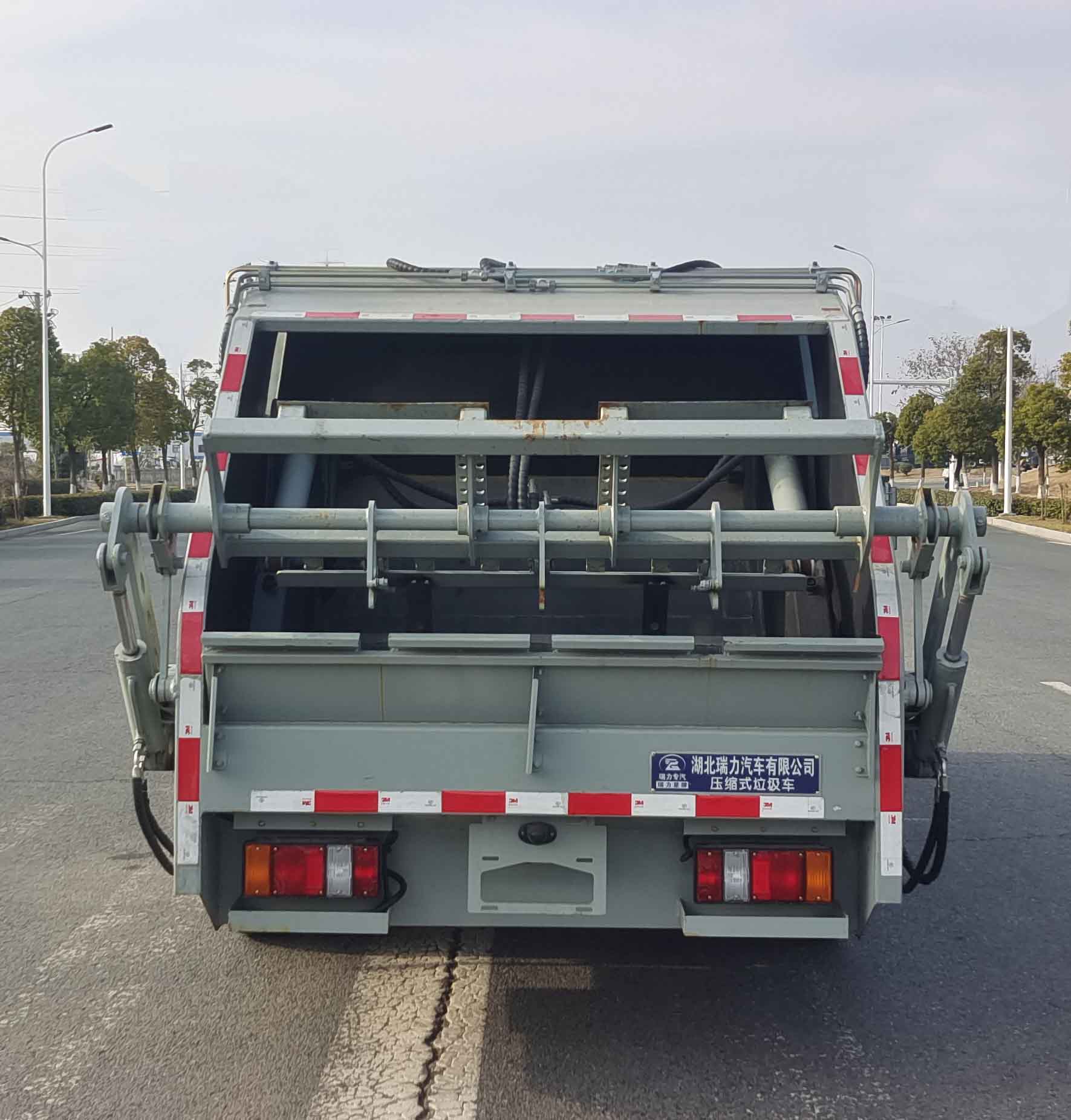 瑞力星牌RLQ5042ZYSE6壓縮式垃圾車公告圖片