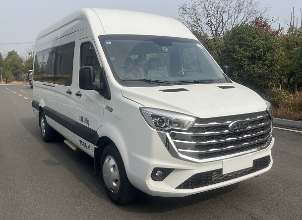 程力威牌CLW5040XYBAYF運(yùn)兵車