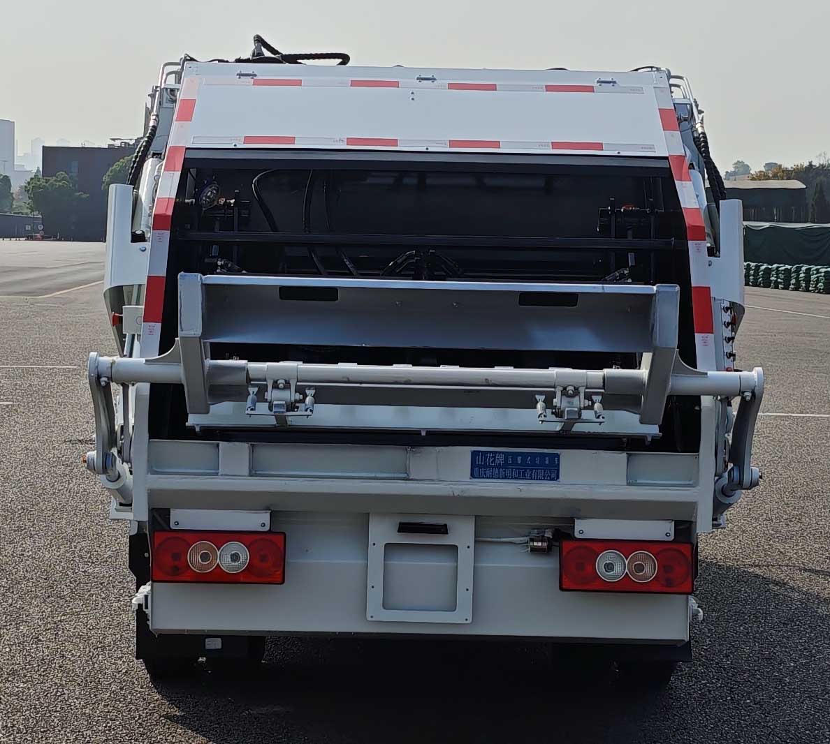山花牌JHA5044ZYSBJB6壓縮式垃圾車公告圖片