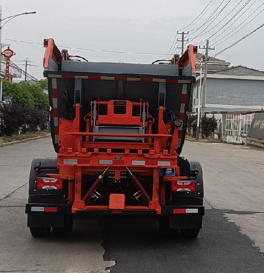 三聯(lián)牌YSY5120ZZZBEV純電動(dòng)自裝卸式垃圾車公告圖片