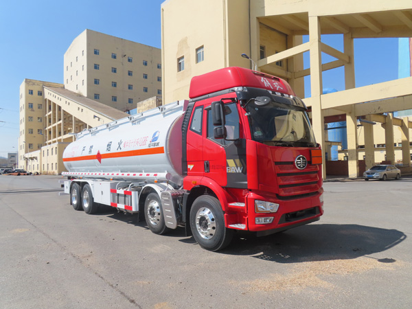 LPC5321GRYC6型易燃液體罐式運輸車圖片