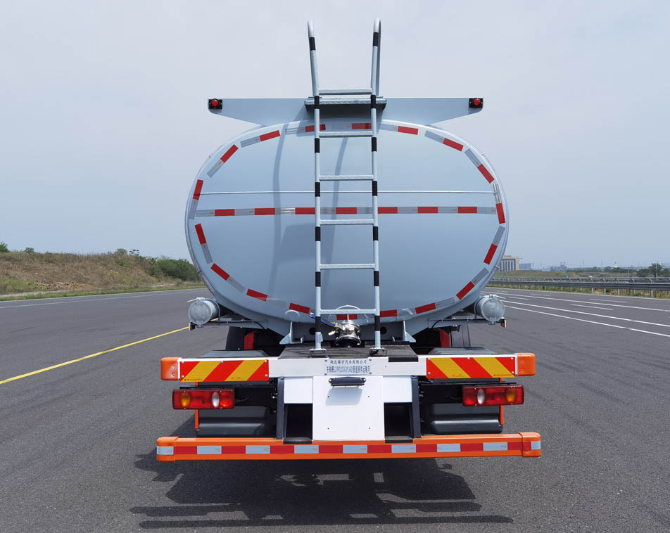 東駒牌LDW5253GPG6D普通液體運(yùn)輸車(chē)公告圖片