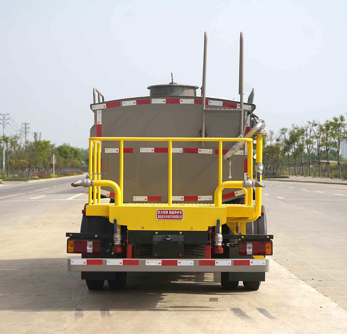 凱力風(fēng)牌KLF5042TYHZ6路面養(yǎng)護(hù)車公告圖片