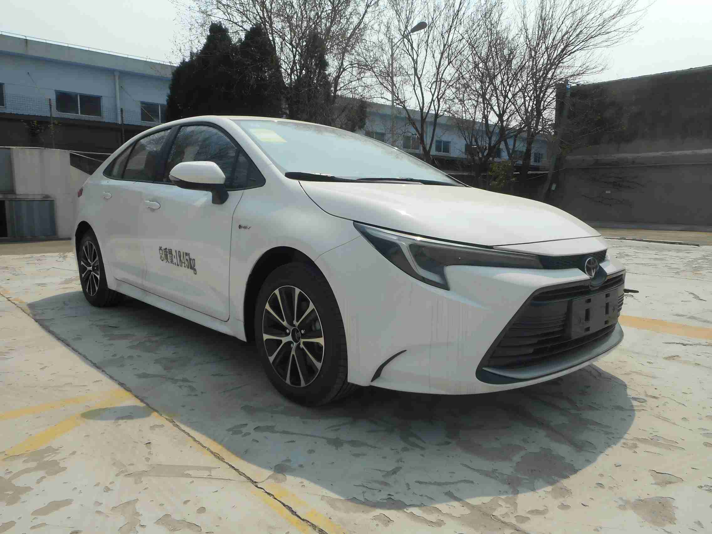 春星牌ZZT5022XGJHEV-6混合動(dòng)力工具車