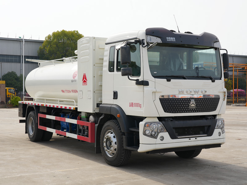 CSC5187GXEZBEV型純電動(dòng)吸糞車圖片