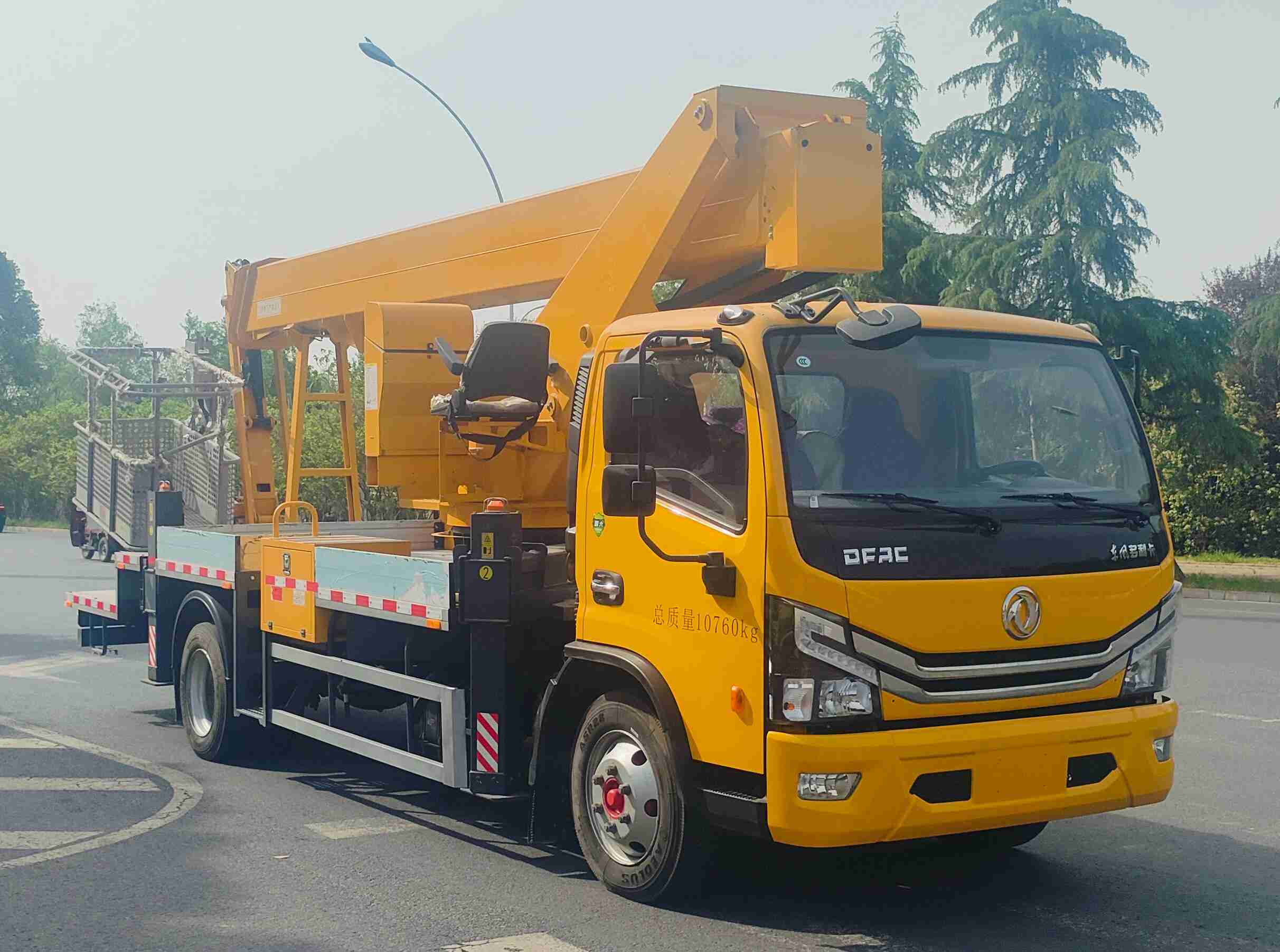 LDF5110JGKEQ6型高空作業(yè)車圖片