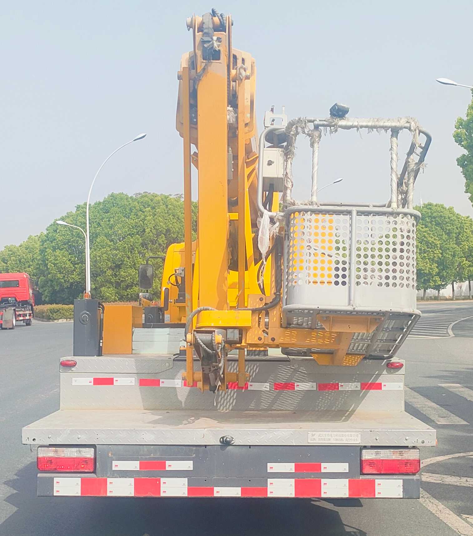 里得萊沃牌LDF5110JGKEQ6高空作業(yè)車公告圖片