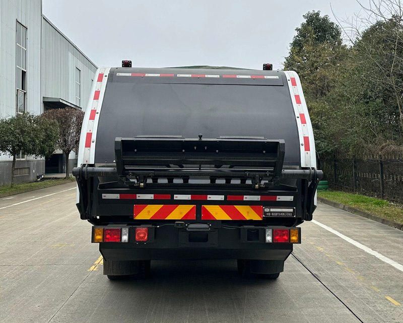 中植汽車牌CDL5140ZYSCDWBEV純電動(dòng)壓縮式垃圾車公告圖片