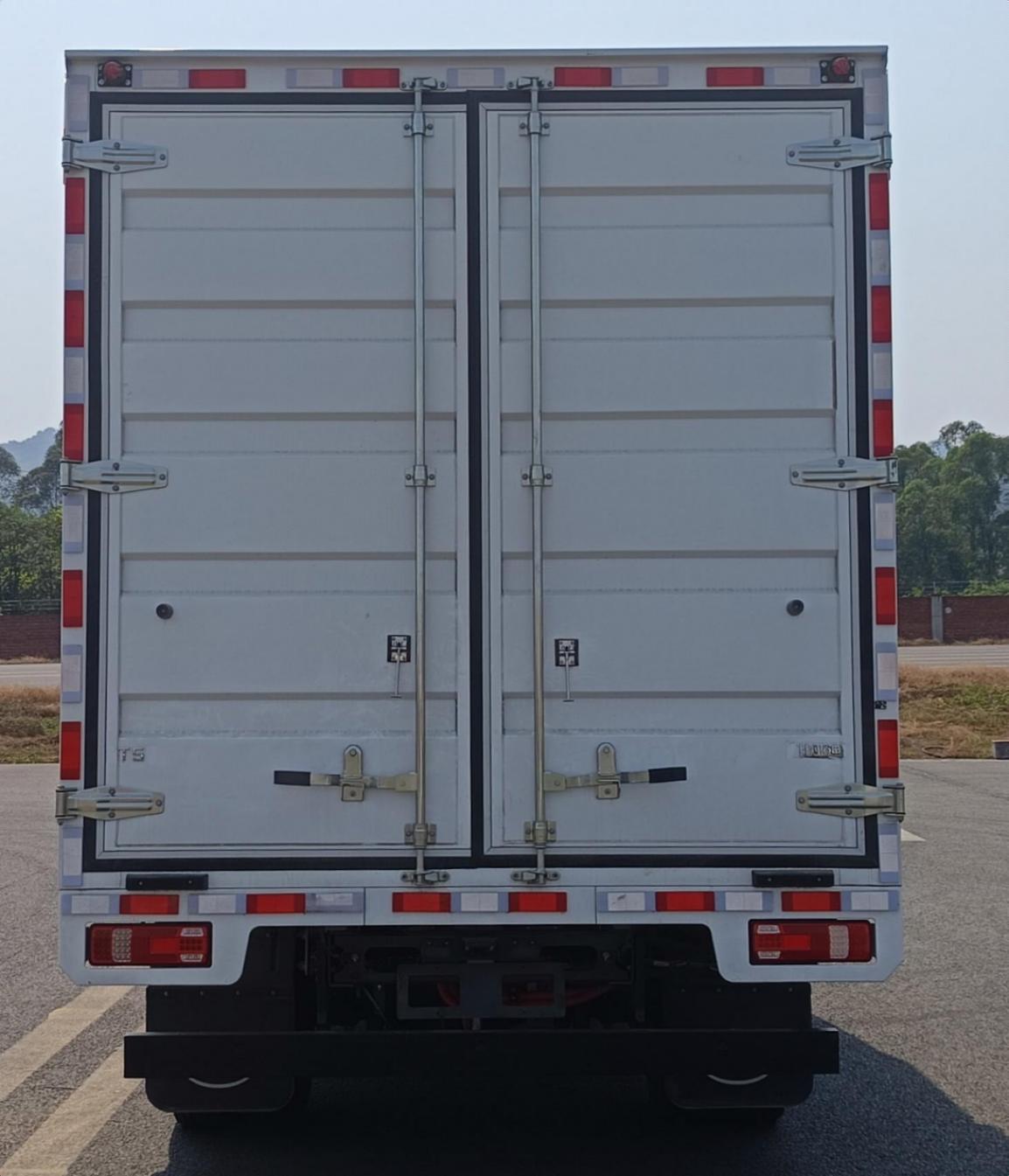 比亞迪牌BYD5060XXYBEV1純電動(dòng)廂式貨車公告圖片