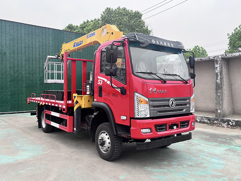 邁德盛牌YAD5070XJXDF6抽油機(jī)檢修車