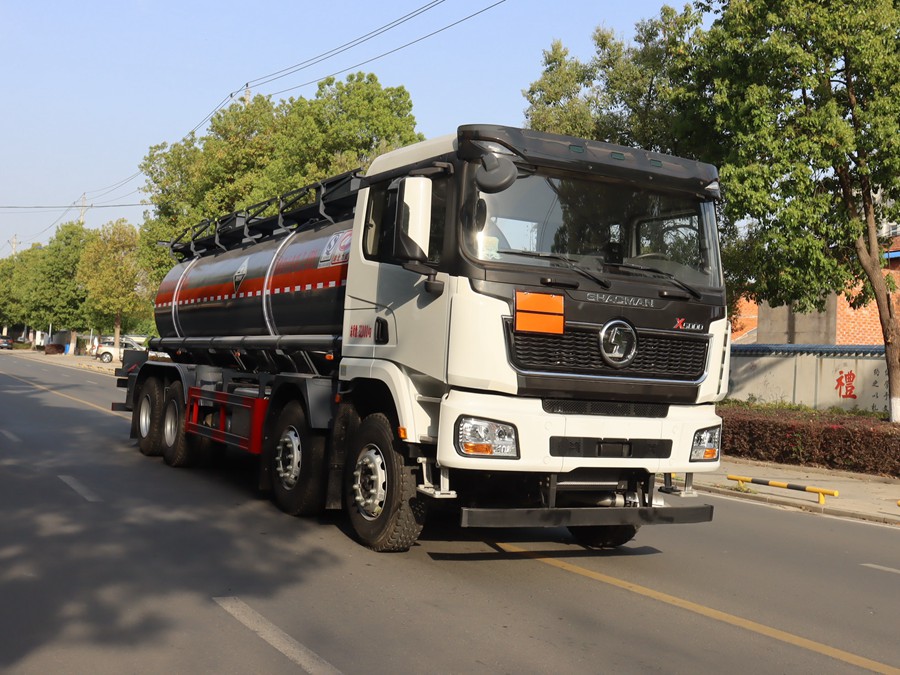 中汽力威牌HLW5322GFWSX6腐蝕性物品罐式運(yùn)輸車公告圖片