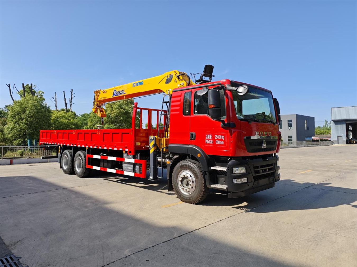 隨特牌ZZX5252JSQZZ6隨車起重運(yùn)輸車公告圖片