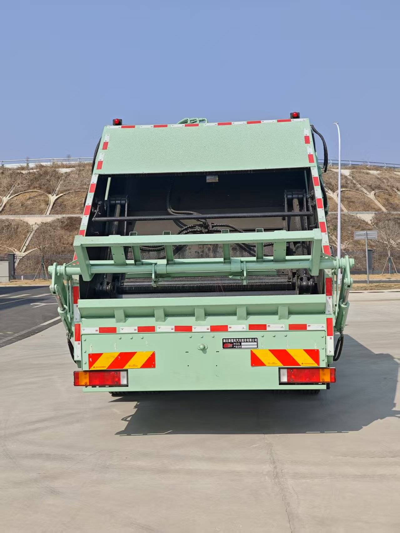 楚風牌HQG5180ZYSEVCS純電動壓縮式垃圾車公告圖片
