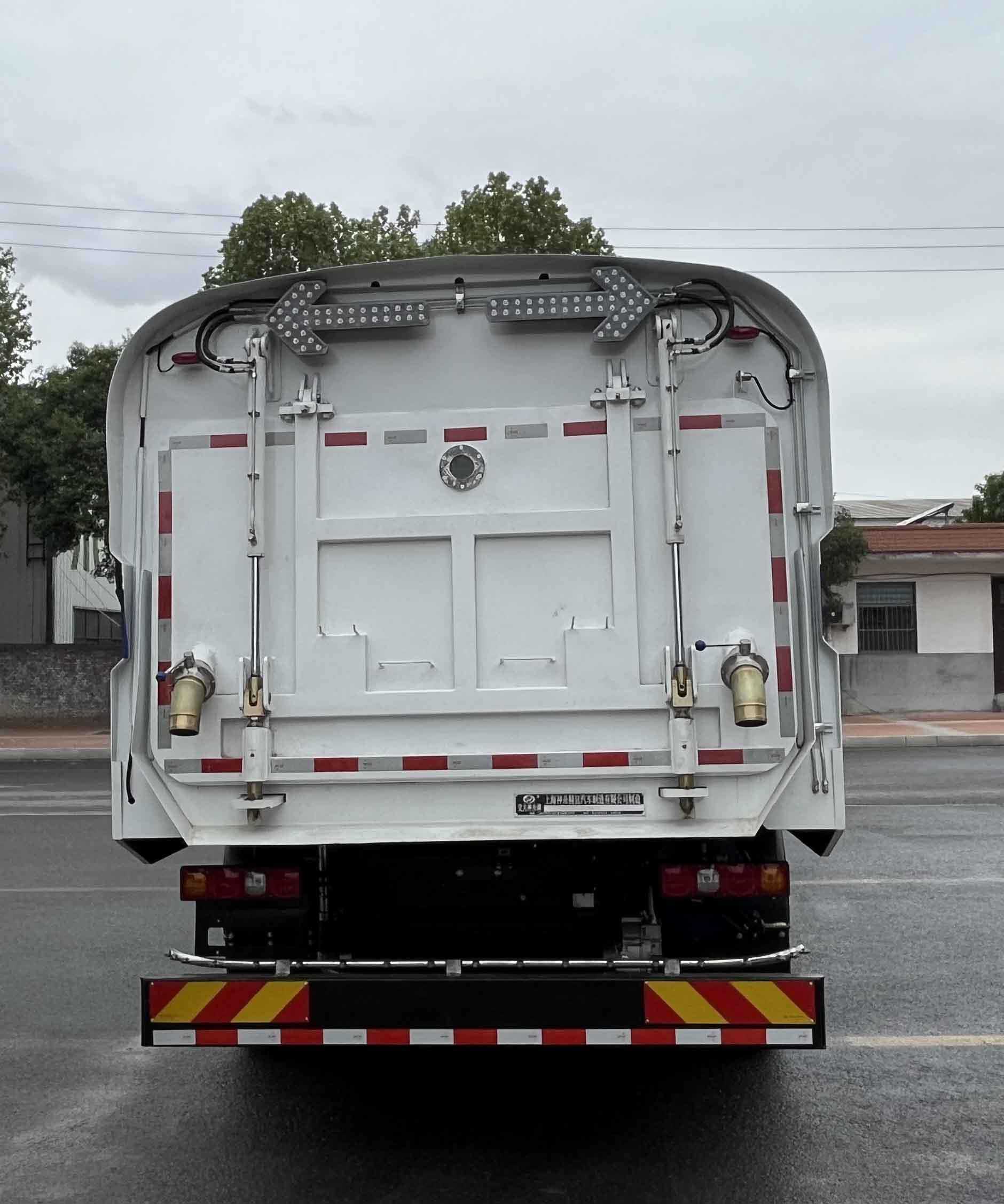 交大神舟牌SSZ5181TXSBEV純電動洗掃車公告圖片