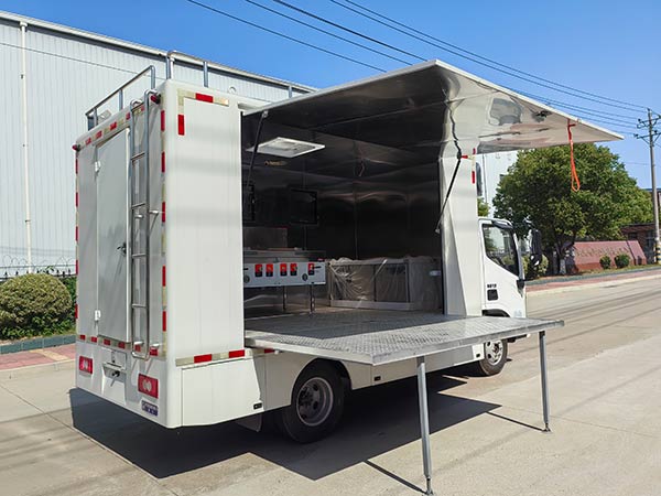 程力威牌CLW5043XCCBXZ餐車公告圖片