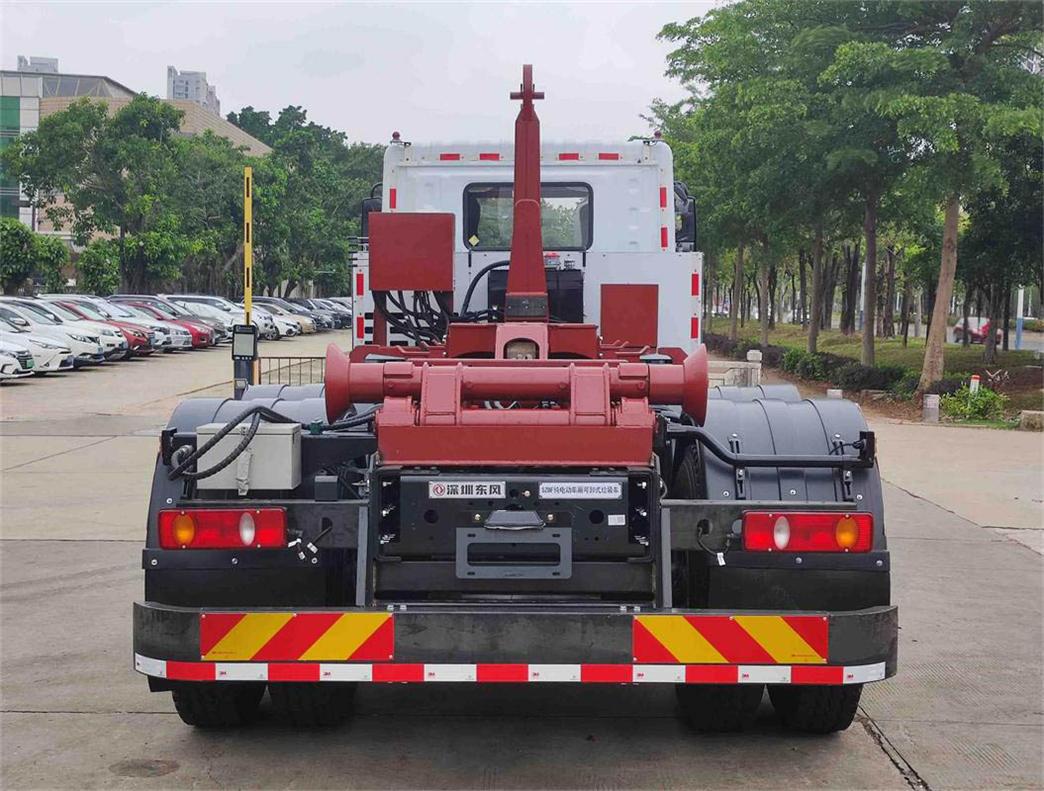 東風牌EQ5321ZXXSBEV純電動車廂可卸式垃圾車公告圖片