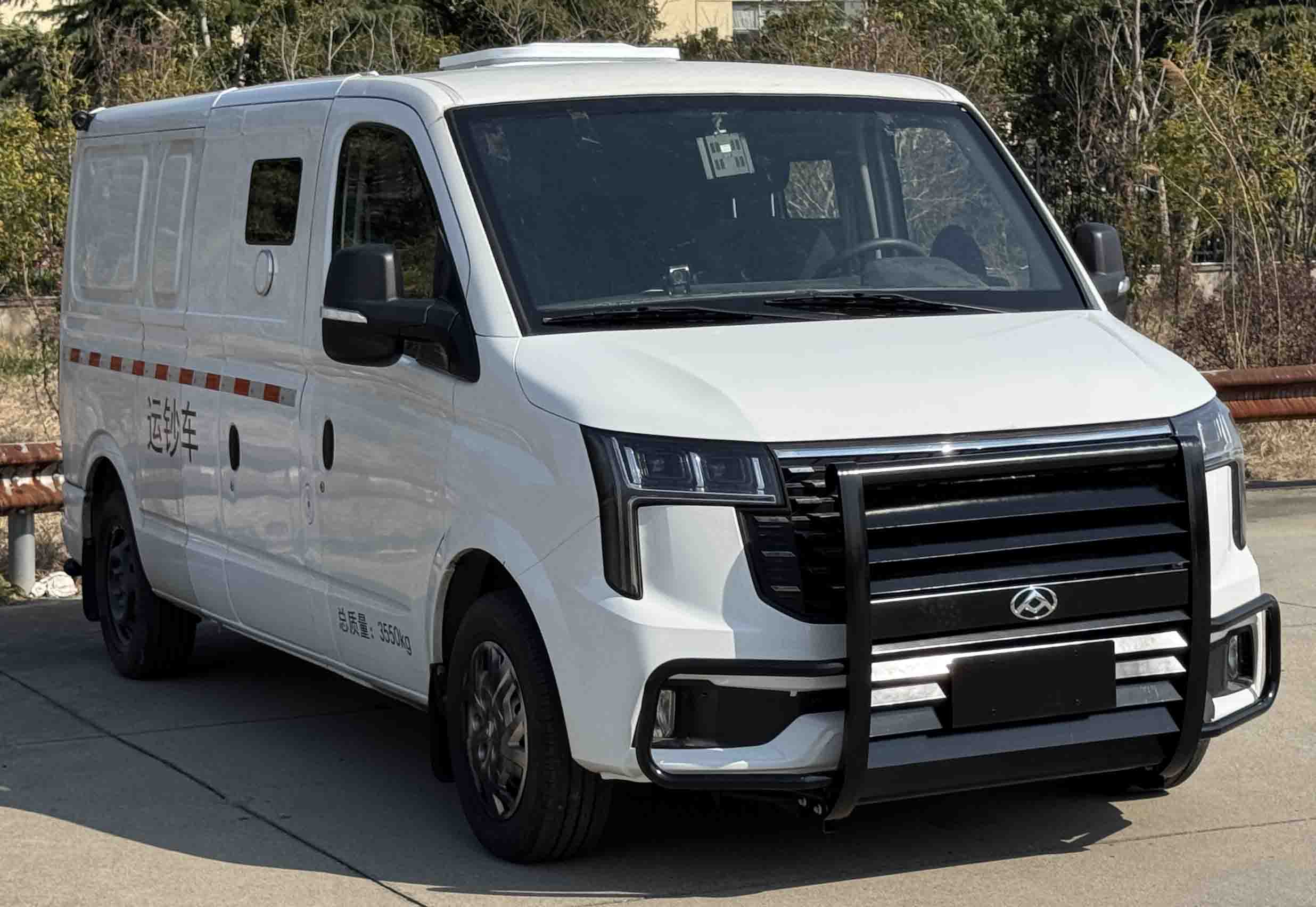 申馳牌SQL5042XYCA7DB運(yùn)鈔車(chē)