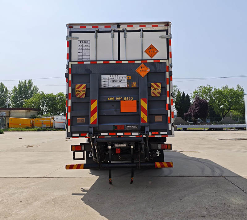 紅宇牌HYJ5180XQY-LZ爆破器材運(yùn)輸車公告圖片