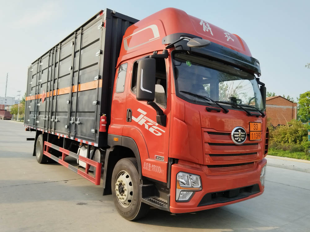 大力牌DLQ5187XRYCA6易燃液體廂式運(yùn)輸車公告圖片