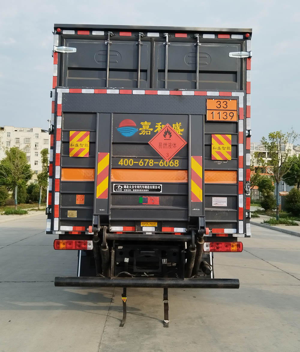 大力牌DLQ5187XRYCA6易燃液體廂式運(yùn)輸車公告圖片