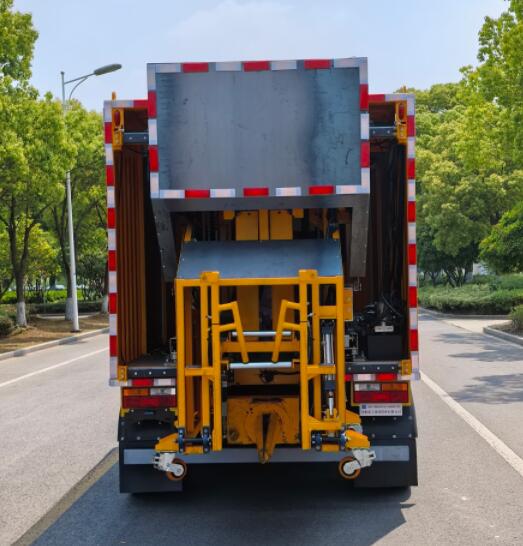 國(guó)機(jī)重工牌CHL5060XGCYHEV插電式混合動(dòng)力交通錐收集工程車公告圖片