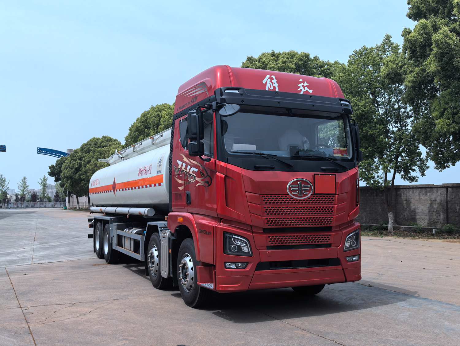 QXC5320GRYC6QH型易燃液體罐式運輸車圖片