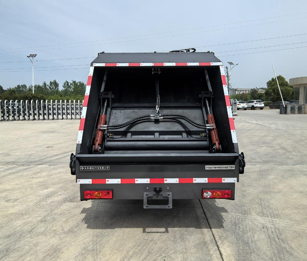 長(zhǎng)灃牌CFC5043ZYSBEV純電動(dòng)壓縮式垃圾車公告圖片