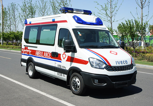 SZY5040XJHN6C型救護(hù)車(chē)圖片