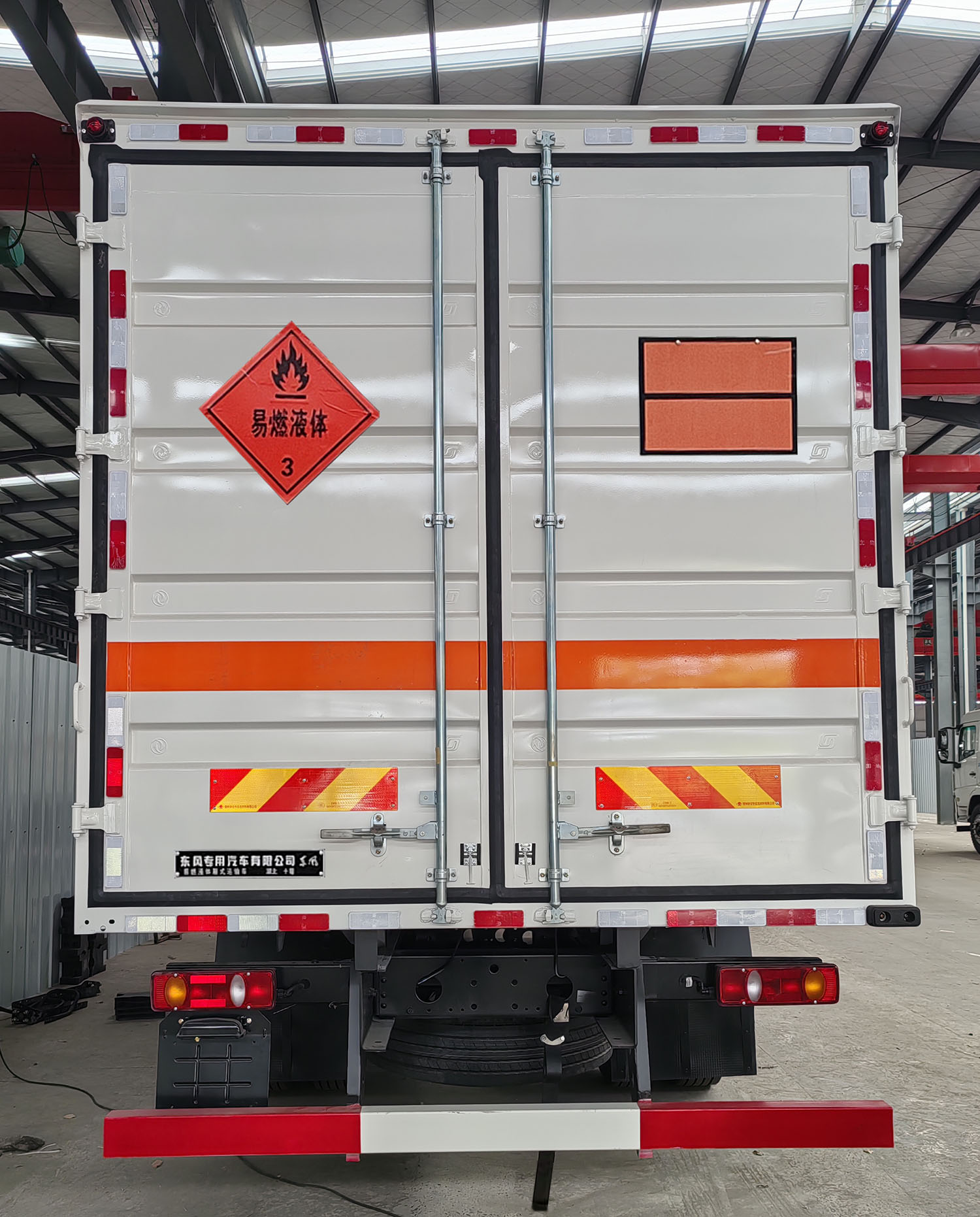 東風牌DFC5183XRYDFV6易燃液體廂式運輸車公告圖片