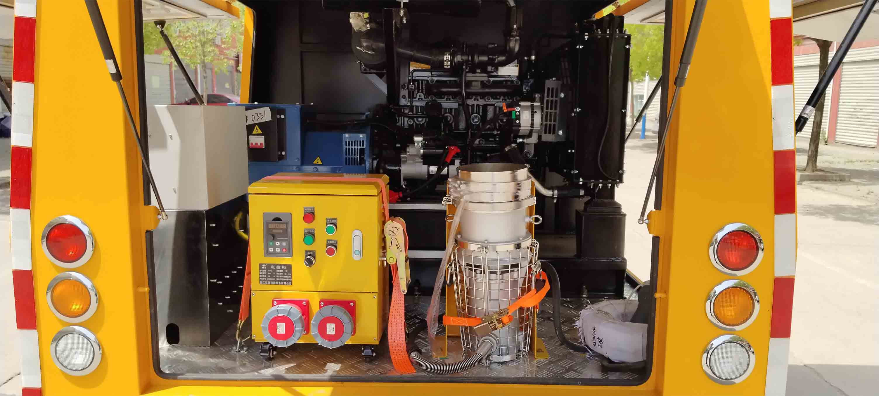 程力威牌CLW5030XXHATX救險(xiǎn)車公告圖片