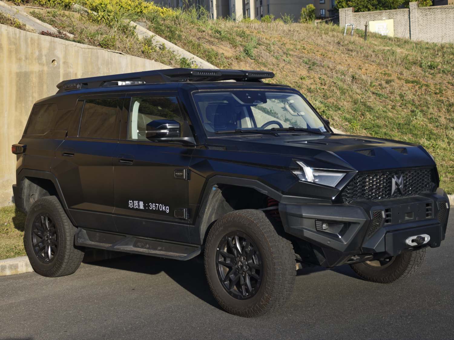 EQ5044XFBMV6REEV1型插電式增程混合動(dòng)力防暴車圖片