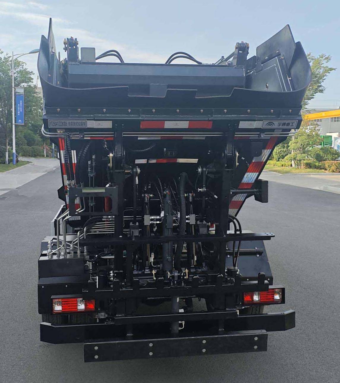宇通牌YTZ5041ZZZK0D6自裝卸式垃圾車公告圖片