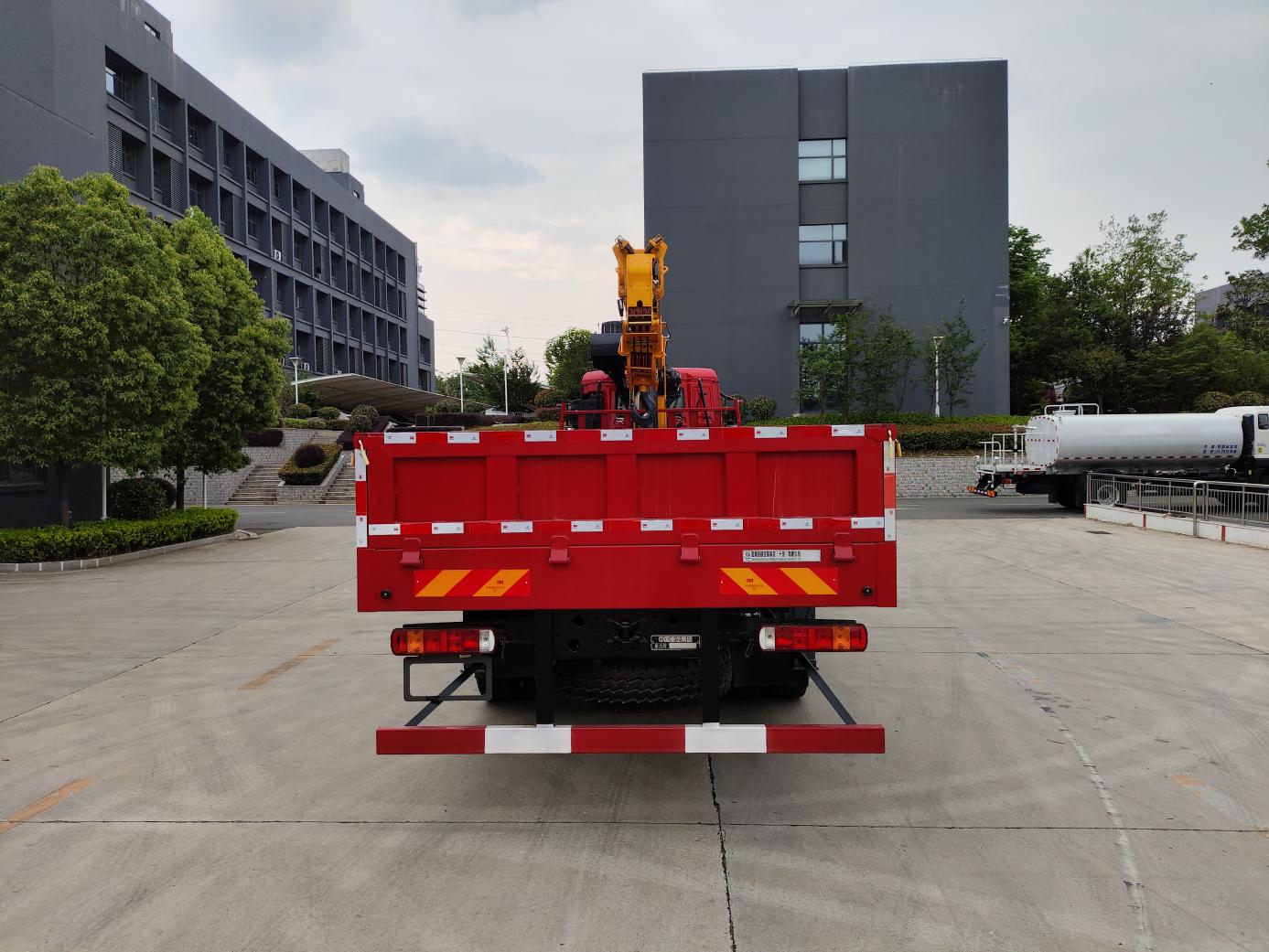 隨特牌ZZX5310JSQZZ6隨車起重運(yùn)輸車公告圖片