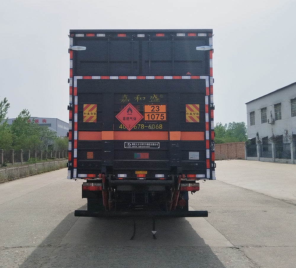 大力牌DLQ5125XRQEQ6易燃?xì)怏w廂式運(yùn)輸車公告圖片