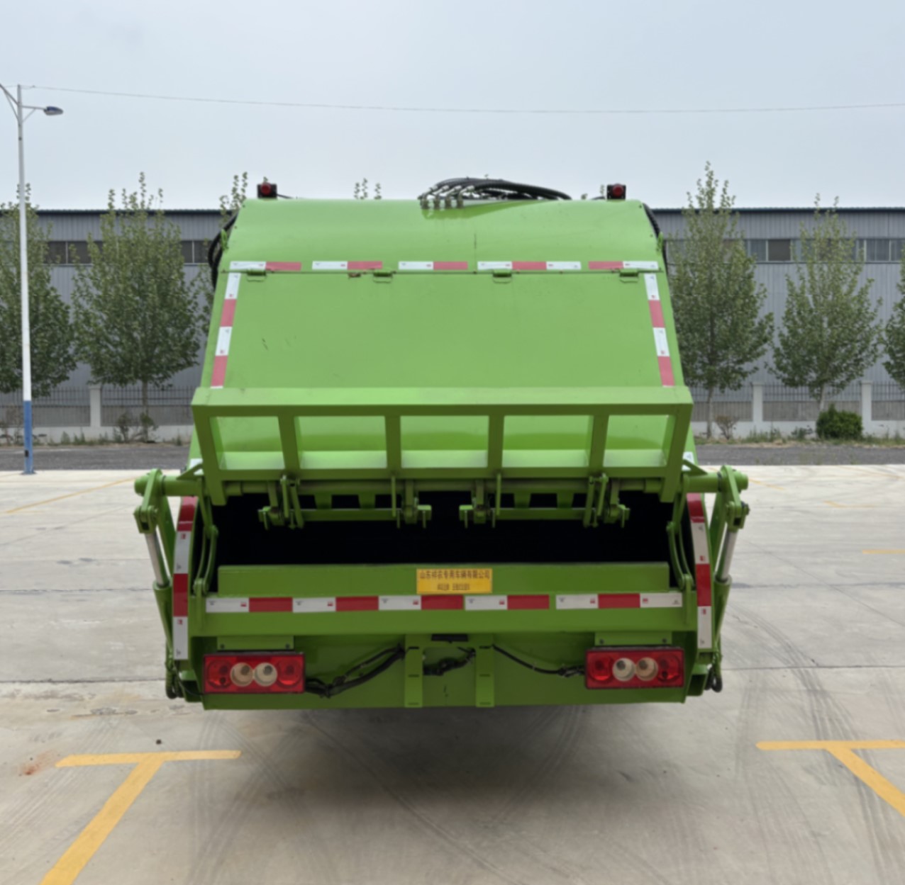 祥農(nóng)達(dá)牌SGW5090ZYSBJ6壓縮式垃圾車(chē)公告圖片