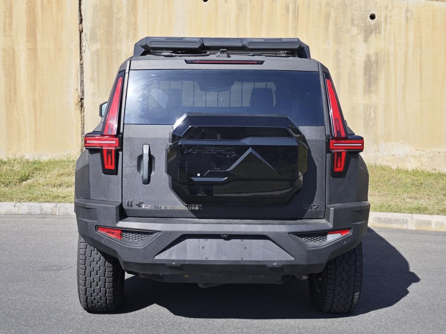 猛士牌EQ5044XFBMV6REEV2插電式增程混合動(dòng)力防暴車公告圖片