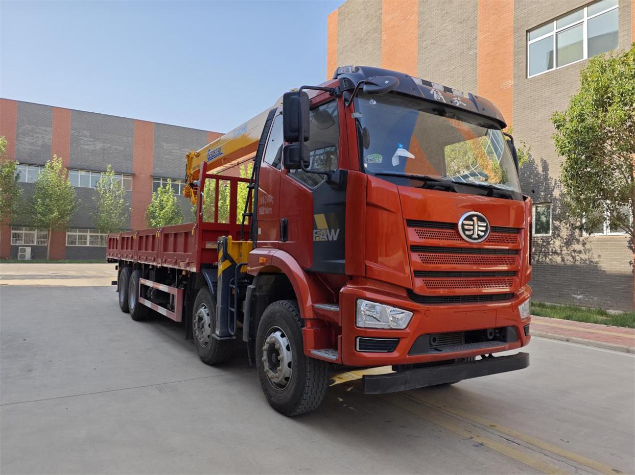 ZZX5311JSQCA6型隨車(chē)起重運(yùn)輸車(chē)圖片