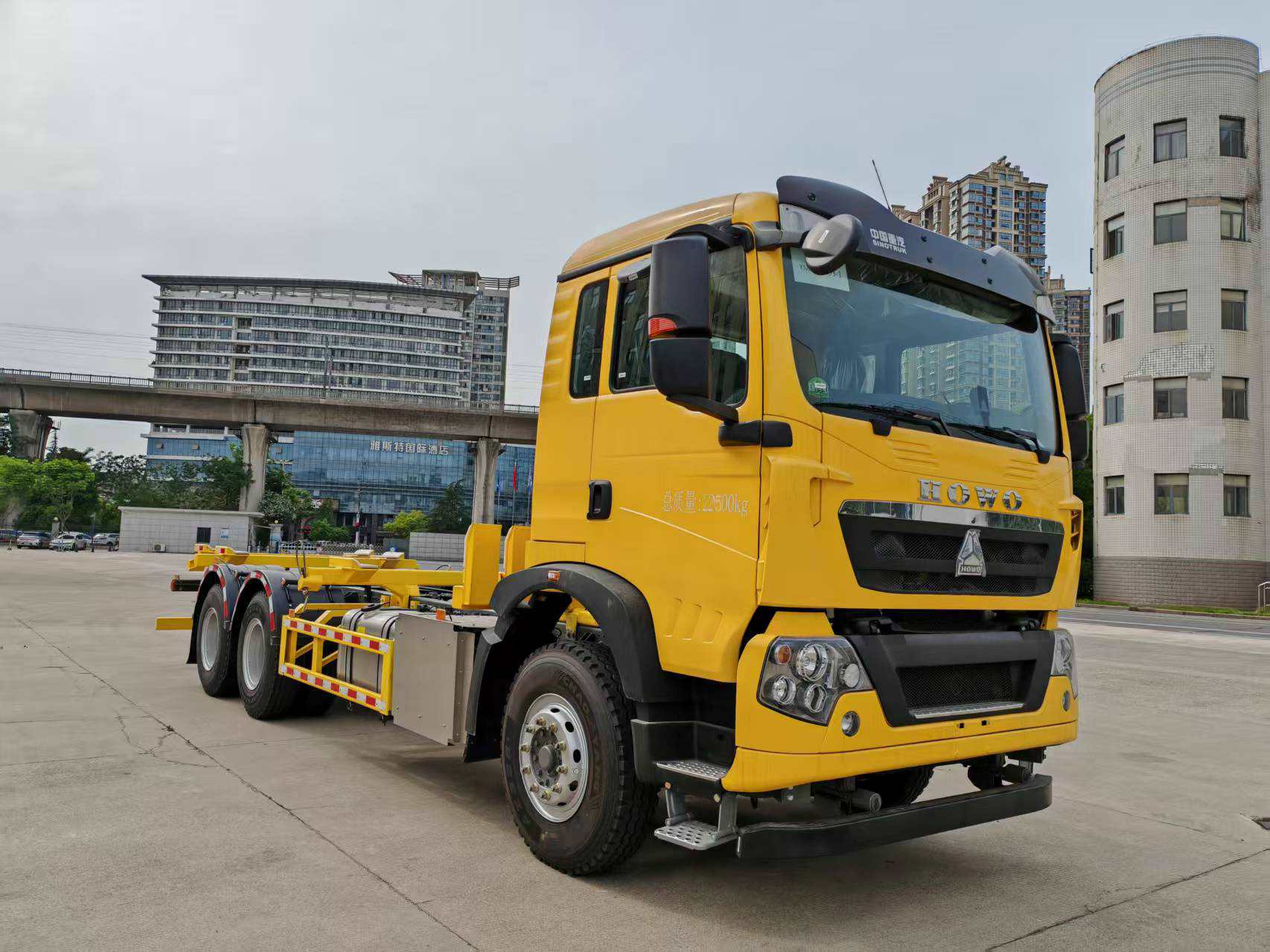 哈盛華舟牌HZT5220TYC6運(yùn)材車(chē)