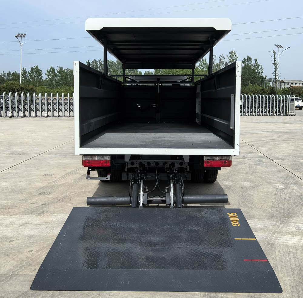 長灃牌CFC5040XTYEQBEV純電動密閉式桶裝垃圾車公告圖片