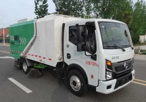 吸尘车