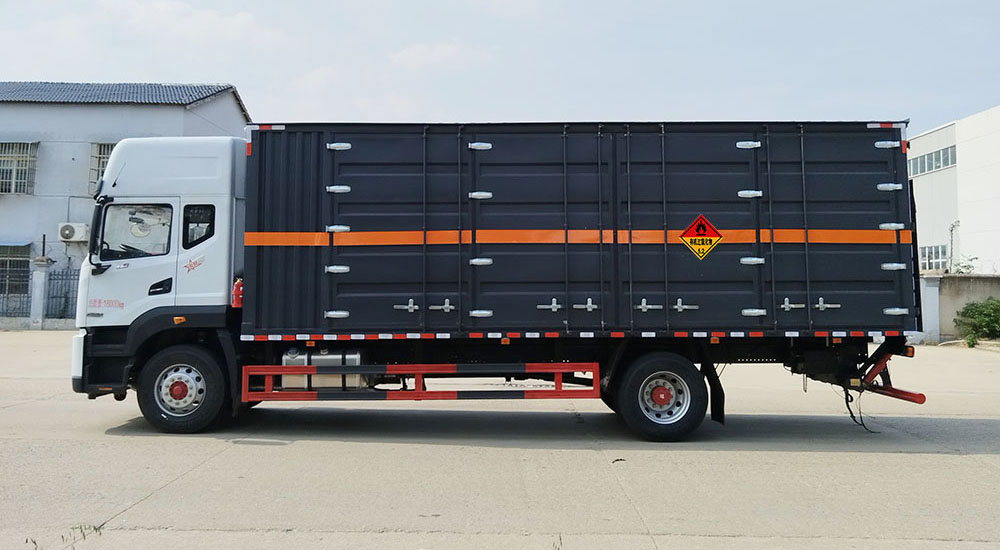 大力牌DLQ5181XYWEQ6氧化性物品廂式運(yùn)輸車公告圖片