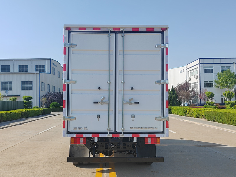 藍(lán)擎牌YTQ5042XXYMFEV342-LQ純電動(dòng)廂式貨車公告圖片