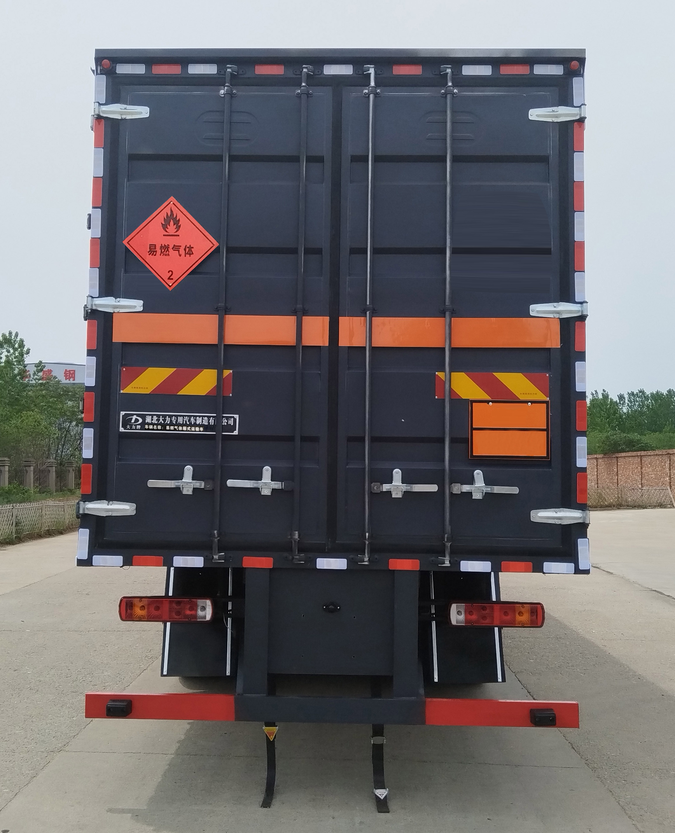 大力牌DLQ5187XRQCA6易燃氣體廂式運輸車公告圖片