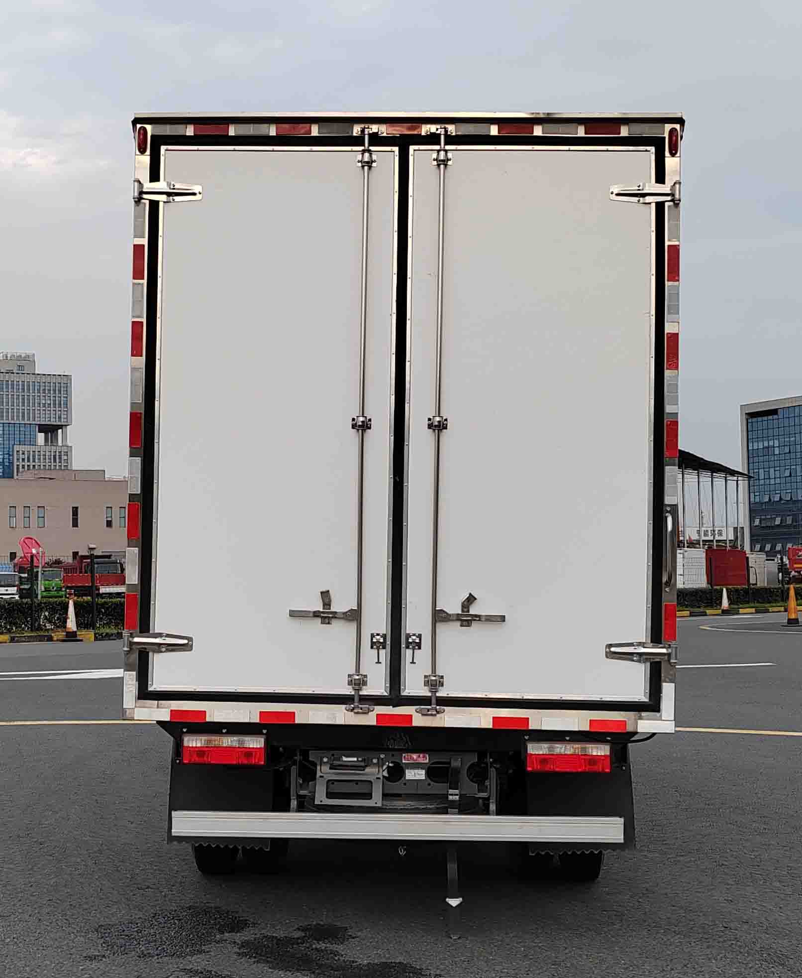 王牌牌CDW5043XLCG331DZHBEV純電動(dòng)冷藏車(chē)公告圖片