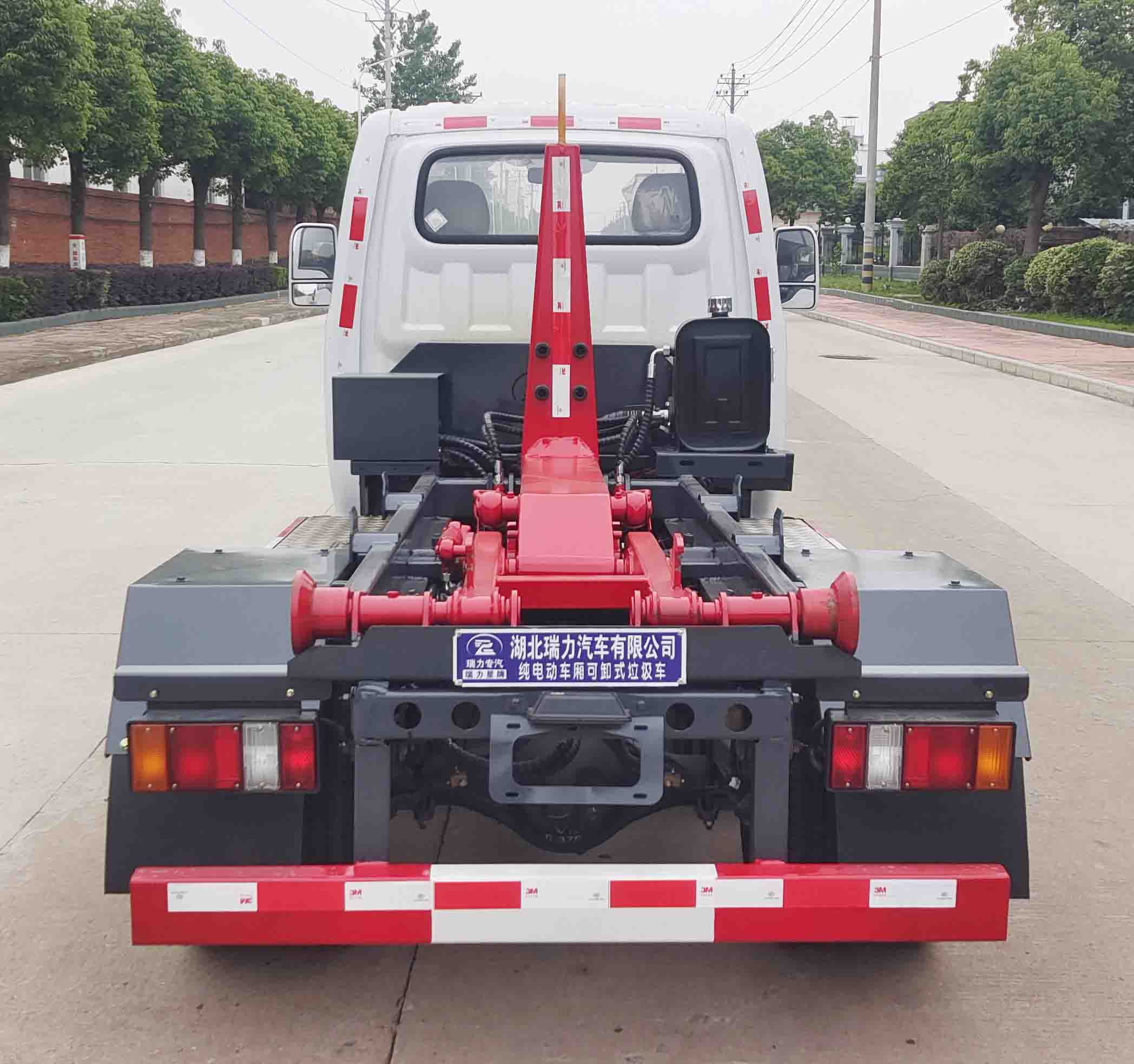 瑞力星牌RLQ5040ZXXBEV純電動車廂可卸式垃圾車公告圖片