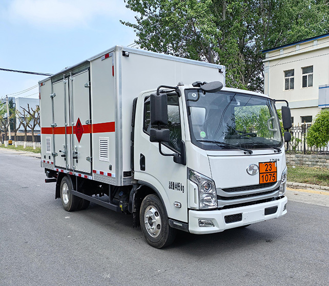 駝馬牌JLC5046XRQLD易燃?xì)怏w廂式運(yùn)輸車