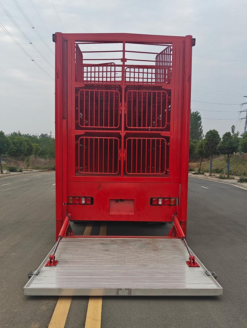 布隆牌LLL5317CCQZZ6畜禽運(yùn)輸車公告圖片