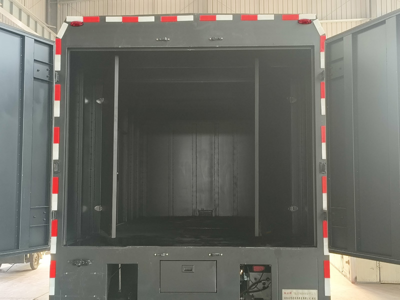 桐工牌TBJ5168XYU押運(yùn)車(chē)公告圖片